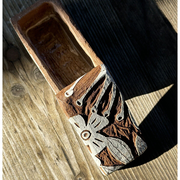 Nicole Pepper ModHomeCeramics White Floral lidded box in Red Clay Kurinuki - Picture 10 of 11